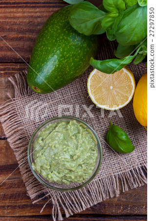 avocado Guacamole sauce 27297850