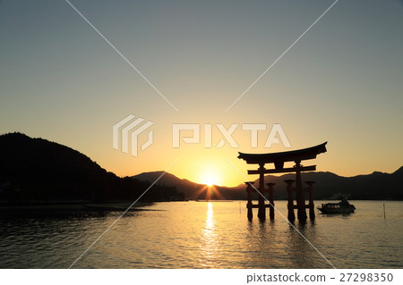 Miyajima Itsukushima Shrine Great Torii Sunset Miyajima Itsukushima Shrine Great Torii Sunset 27298350
