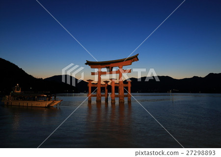 Miyajima: Illumination of the Great Torii Gate of Itsukushima Shrine 27298893