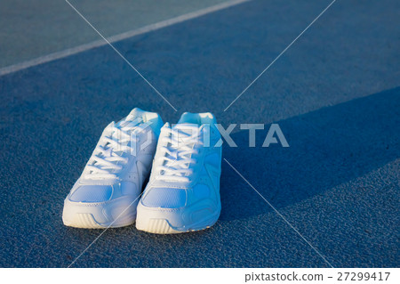 Land Shoe White Student Field 27299417