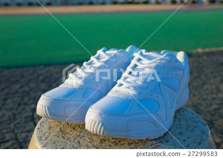 Land shoe white student Land shoe white student 27299583