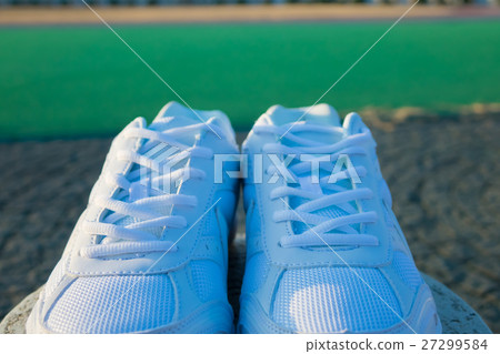 Land shoe white student Land shoe white student 27299584