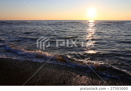 The morning glow sea The morning glow sea 27301600