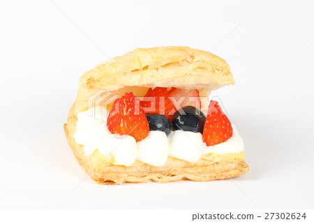 Fruity cream puff pastry Fruity cream puff pastry 27302624
