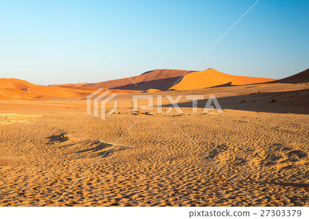 The scenic Sossusvlei  27303379