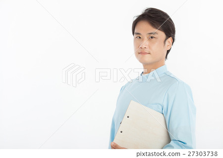 穿著外科褂子的男性教練員 穿著外科褂子的男性教練員 27303738