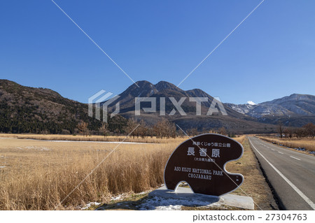 Winter mountain highway 27304763