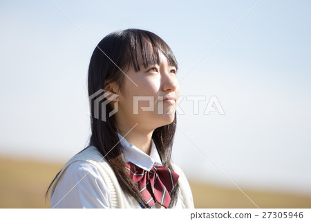 School girls looking up at the sky School girls looking up at the sky 27305946
