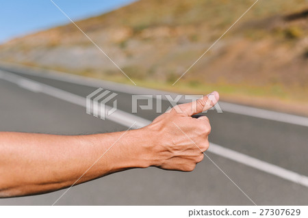 young man hitchhiking young man hitchhiking 27307629