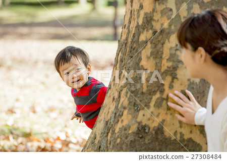 My mother and son playing in the autumn park 27308484