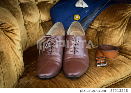 brown leather medallion toe wholecuts shoes brown leather medallion toe wholecuts shoes 27313238
