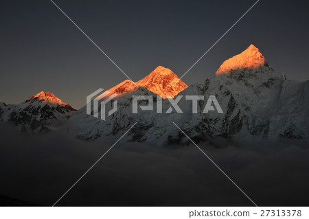 Sunset view from Kala Patthar 27313378