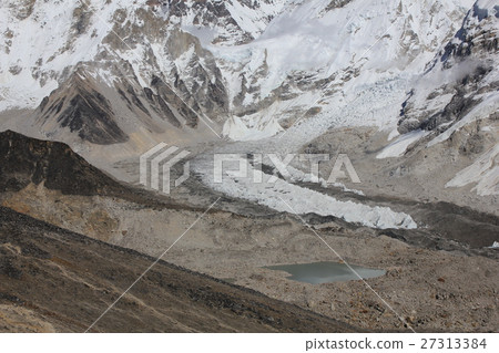 Curve of the Khumbu glacier 27313384