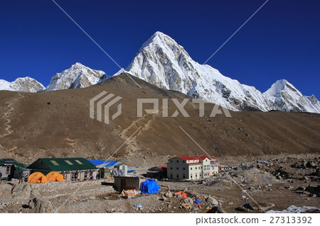 Gorak Shep, Kala Patthar and mount Pumori Gorak Shep, Kala Patthar and mount Pumori 27313392