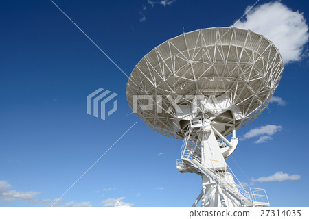 Huge antenna dish at Very Large Array 27314035