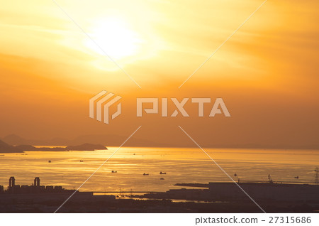 Setting sun 27315686