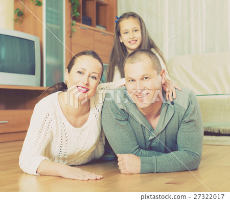 Portrait of mother, father and girl 27322017