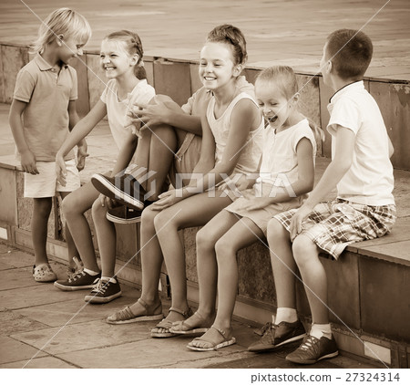 positive children playing charades outdoors positive children playing charades outdoors 27324314