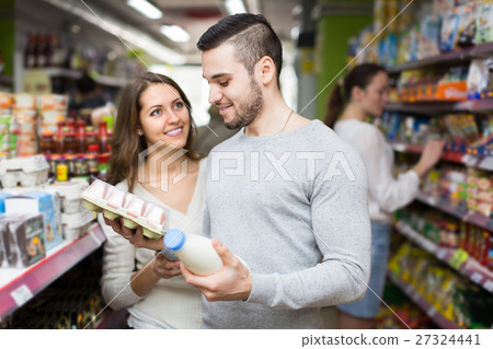 Young couple at grocery 27324441