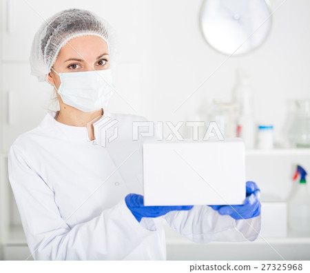 Female nurse at work Female nurse at work 27325968