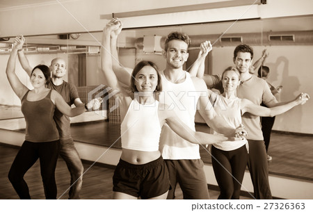 Men and women dancing salsa o bachata 27326363