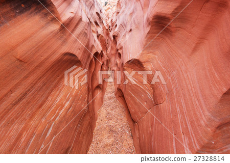 Slot canyon 27328814