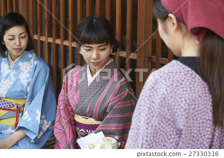 打破日式甜點的女性 27330316