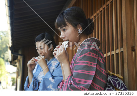 打破日式甜點的女性 27330336