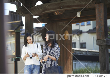 喜歡觀光九州福岡的女性 喜歡觀光九州福岡的女性 27330478