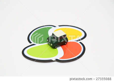 Four-leaf mark and car 27335088