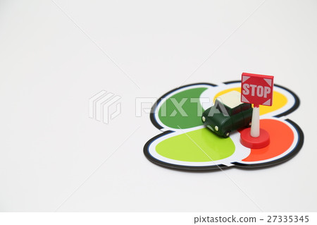 Four-leaf mark and car 27335345