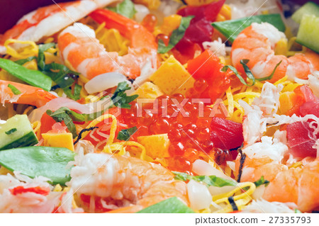 chirashi sushi  27335793