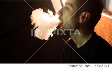 man smoking hookah 27335871