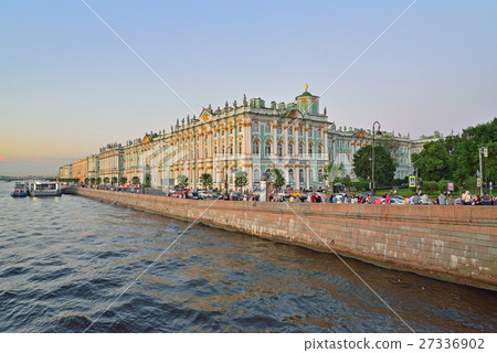 The winter Palace at sunset and the tourists The winter Palace at sunset and the tourists 27336902