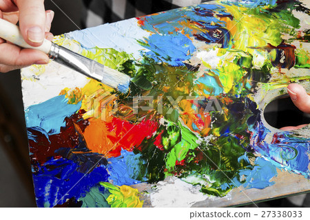 The girl artist holds a brush and a wooden palette 27338033