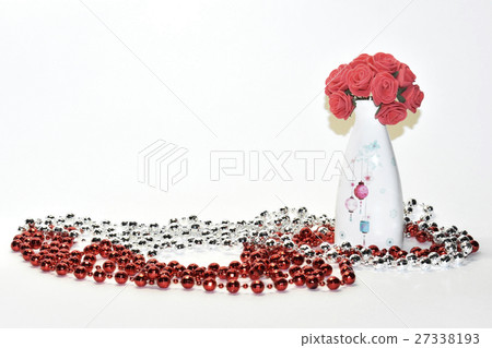 red flowers in a vase red flowers in a vase 27338193
