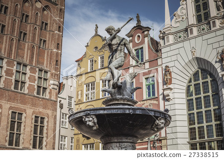 Fountain of the Neptune in old town of Gdansk 27338515