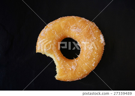 Donut isolated Donut isolated 27339489