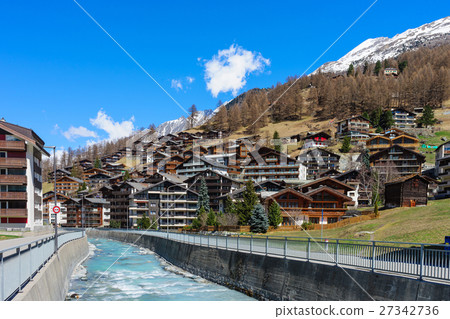 Wood chalet and hotel in Zermatt 27342736