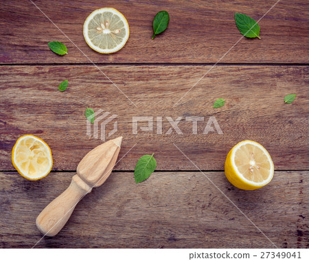 Fresh lemon and wooden juicer . 27349041