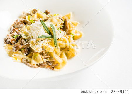pasta with mushrooms 27349345