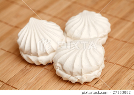 Three white sweet airy zephyrs on bamboo napkin Three white sweet airy zephyrs on bamboo napkin 27353992