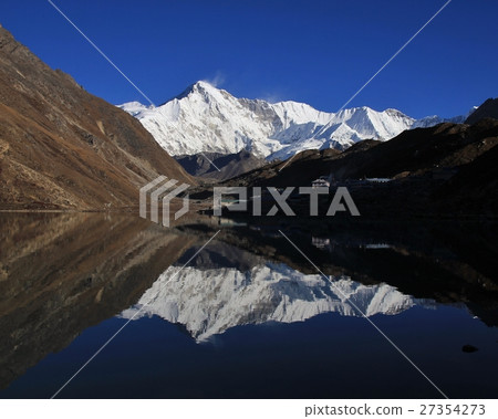 Snow capped mount Cho Oyu mirroring in Gokyo lake Snow capped mount Cho Oyu mirroring in Gokyo lake 27354273