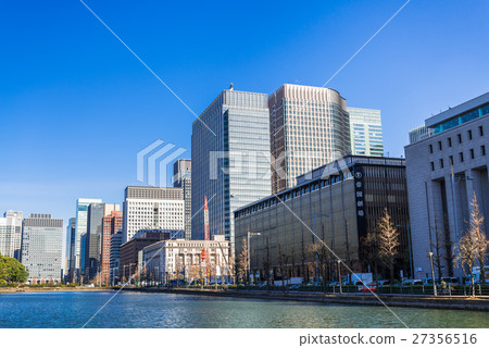 Tokyo Hibiya moat and the streets of Marunouchi 27356516