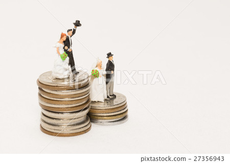 Money and a newlywed couple 27356943