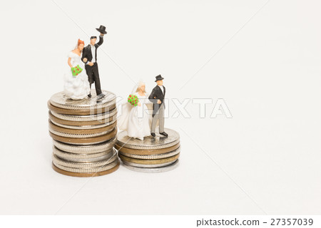 金錢和新娘和新郎 金錢和新娘和新郎 27357039