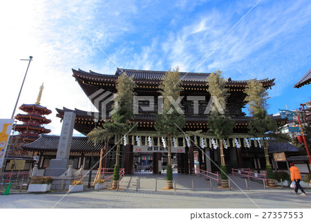 Kawasaki Daishi Daisen gate and octagonal five-storied pagoda 27357553