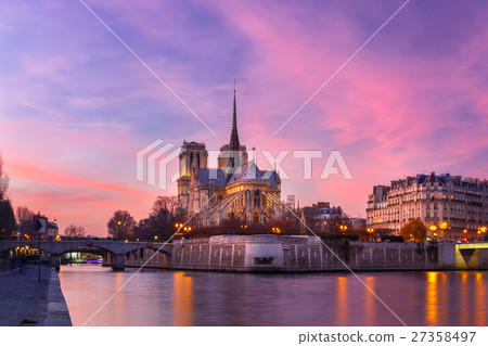 Cathedral of Notre Dame de Paris at sunset, France 27358497