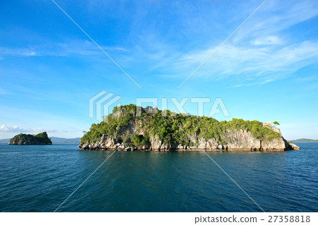 a hut on tropical birds nest island 27358818