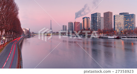 Panorama with Eiffel tower at sunset, Paris France Panorama with Eiffel tower at sunset, Paris France 27358923